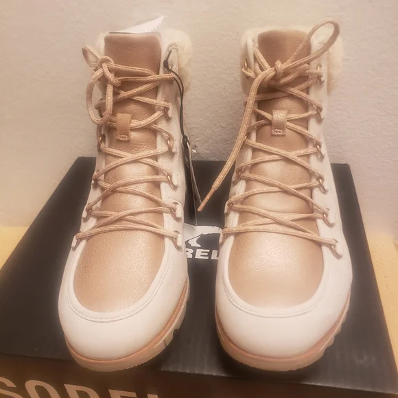 Brand New Sorel Harlow Boots
